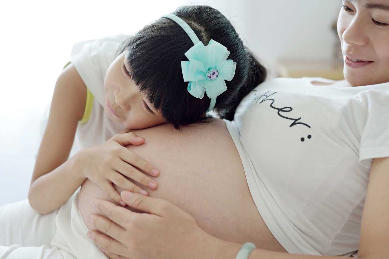 孕中期遭遇腿抽筋，你该如何应对？